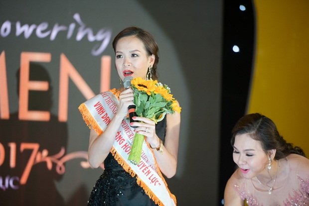 ‘Nữ hoàng Truyền thông’ Khánh Vân  – bông hồng quyền lực hạnh phúc bên gia đình