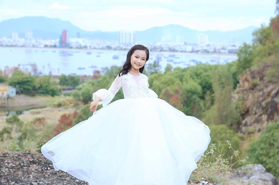 Thiên thân Bùi Ngọc Như Ý xinh đẹp như một nàng công chúa trong từng shoot hình nghệ thuật