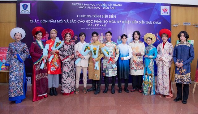 Sinh viên K20-K21-K22 Khoa Âm nhạc Điện ảnh – Trường Đại học Nguyễn Tất Thành báo cáo kỹ năng biểu diễn sân khấu
