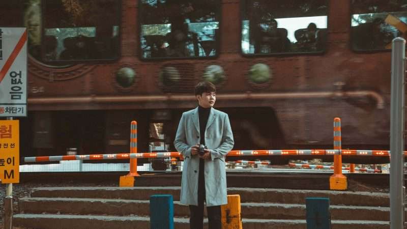 Sự trở lại ấn tượng của Andiez cùng bản ballad tự sự đầy da diết “Ai Đang Ở Trong Gương”