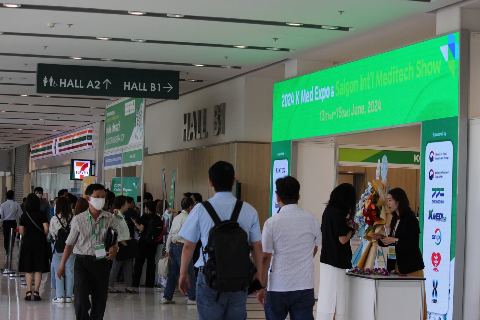 K-Med Expo 2024 chính thức khai mạc, thu hút hàng ngàn khách tham quan